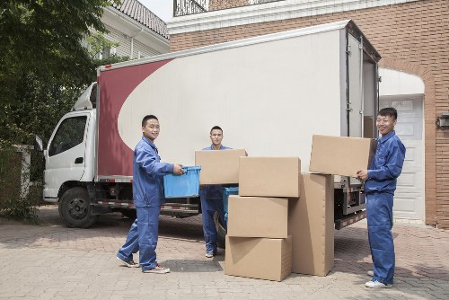 Man and van team preparing a safe moving job